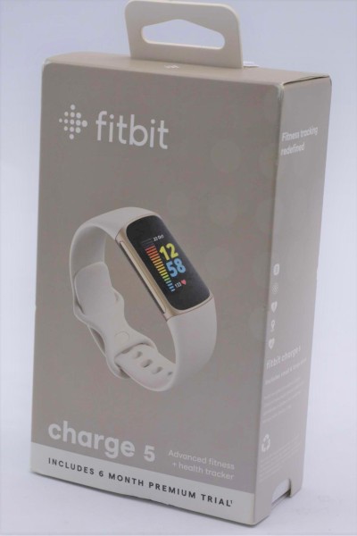 Fitbit Charge 5 Mondweiß / Edelstahl Softgold Fitness Tracker (GPS, Herzfrequenzmessung, Schlafanalyse)